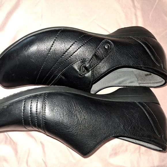 Shoes - Picture 7 of 9